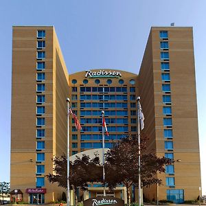 Radisson Suites Hotel Toronto Airport